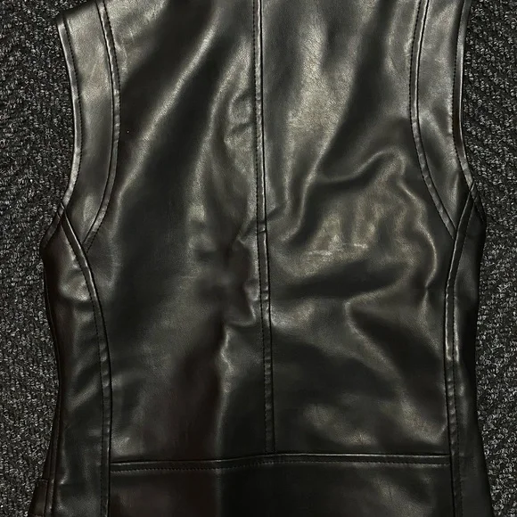 Vegan Leather Vest - Unisex - Picture 3 of 4